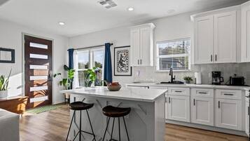 Frigorífic, microones, forn i placa de cuina