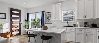 New Getaway with Private Patio Near Downtown Lockhart