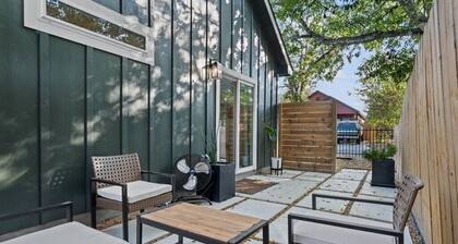 New Getaway with Private Patio Near Downtown Lockhart