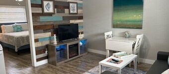 Boutique Stay on Clw Beach 1BR Suite w/full Kit