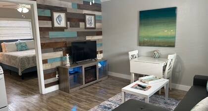 Boutique Stay on Clw Beach 1BR Suite w/full Kit