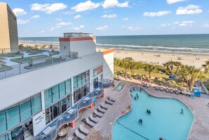 Innendørsbasseng og utendørsbasseng