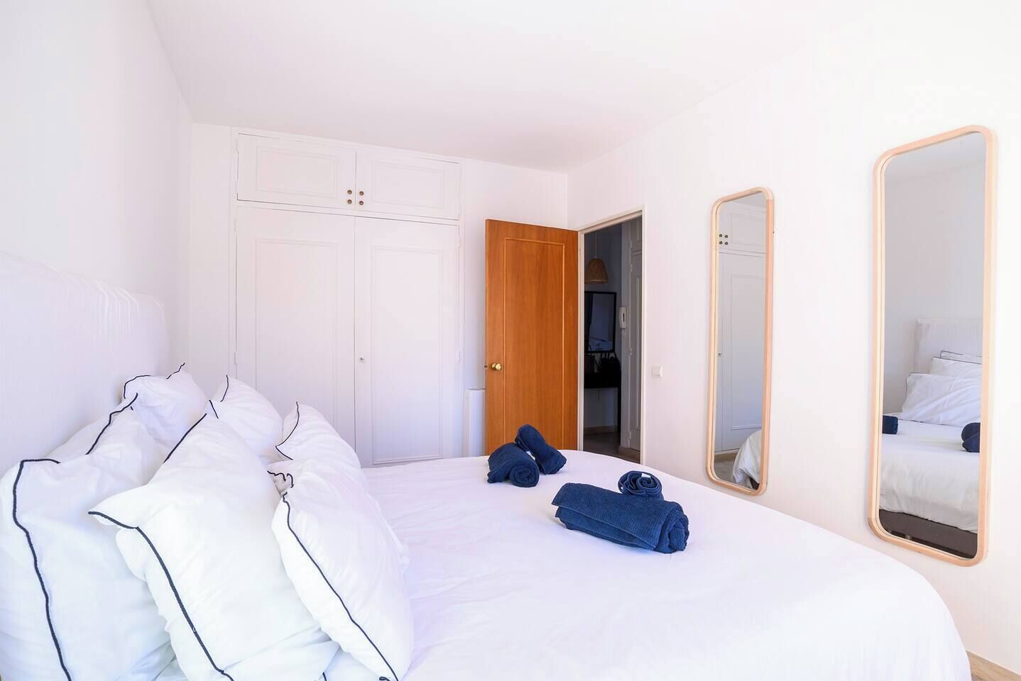1 slaapkamer, een bureau, een strijkplank/strijkijzer, wifi