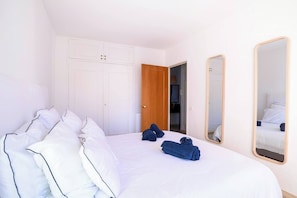 1 bedroom, desk, iron/ironing board, WiFi