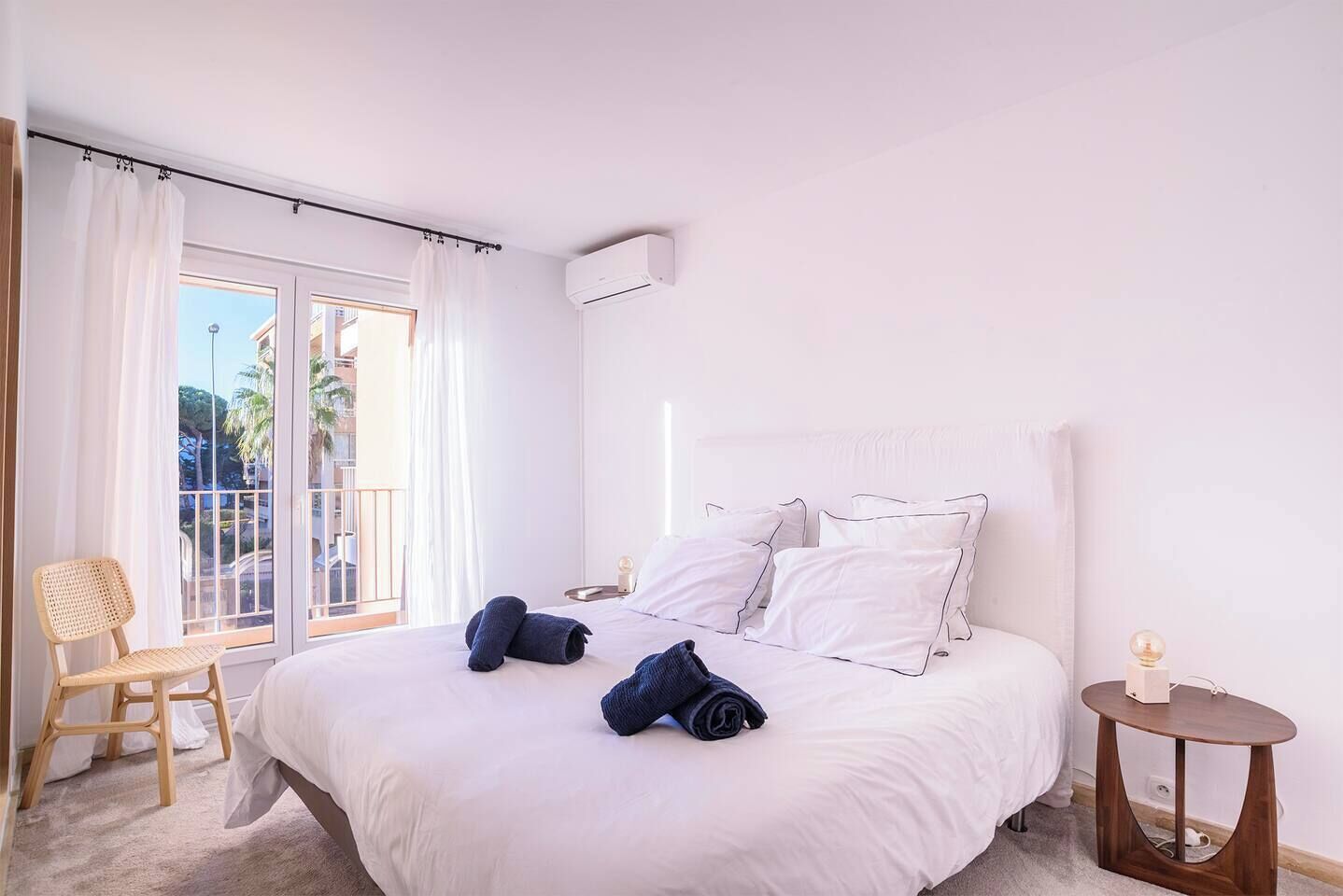 1 habitación, escritorio, tabla de planchar con plancha y wifi 