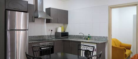 Condo de lujo | Cocineta privada | Refrigerador, microondas, horno y parrilla de estufa