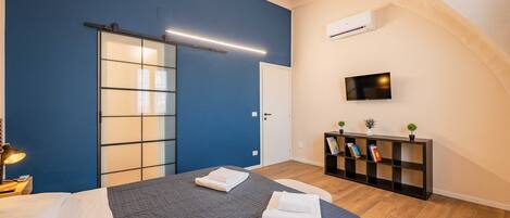 2 bedrooms, bed sheets