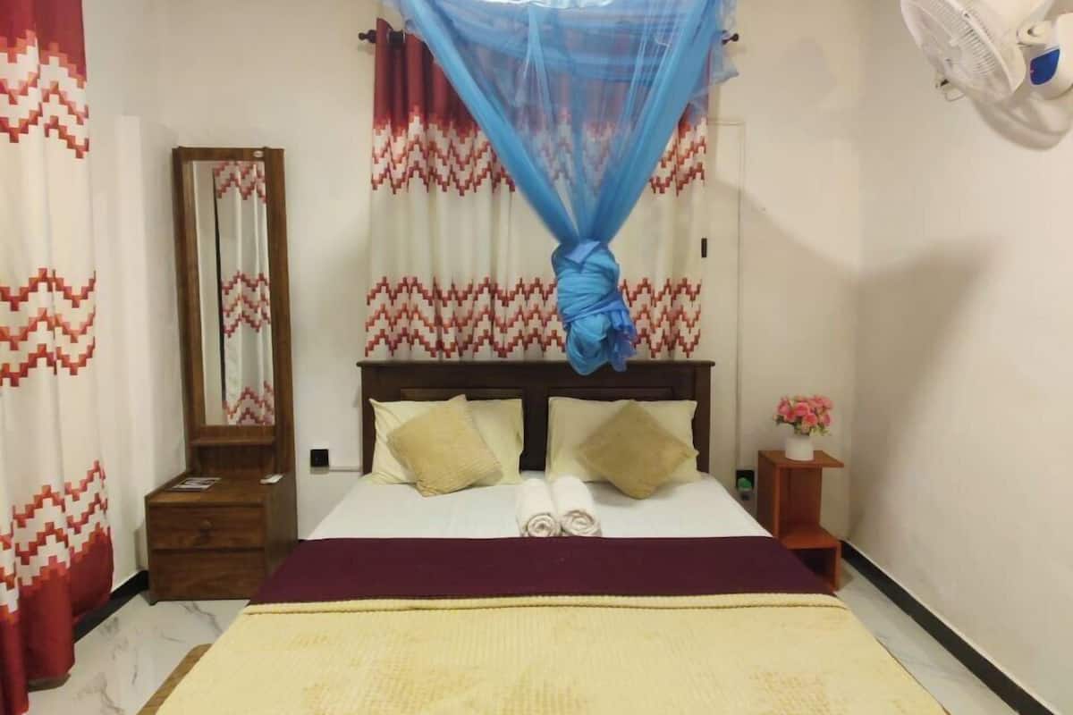 Habitación doble Confort, vista al jardín | Wifi gratis