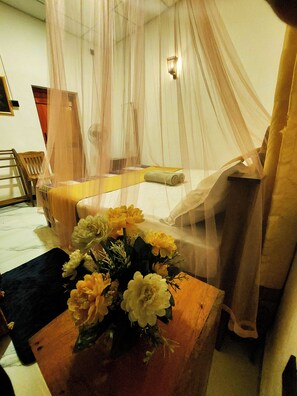 Basic Room, Patio, Garden View | Desk, laptop workspace, free WiFi, bed sheets - Samuu HomeStay (Mirissa)