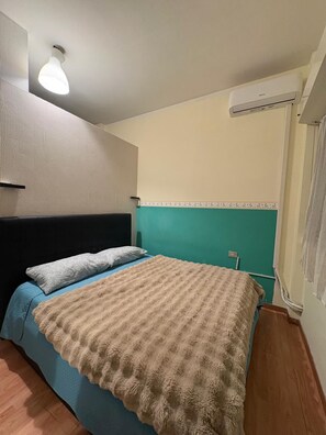 2 chambres, fer et planche à repasser, Wi-Fi, draps fournis