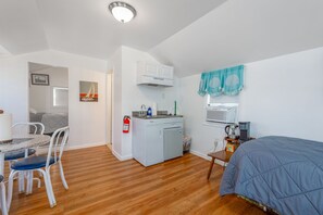 4 habitaciones, tabla de planchar con plancha, wifi y ropa de cama 