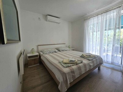 Holiday apartment for 3 people near the beach