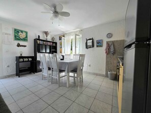 Dining - Holiday apartment for 3 people near the beach (Njivice)
