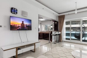 Comfort-lejlighed - 1 soveværelse - byudsigt | Stue | Fladskærms-tv