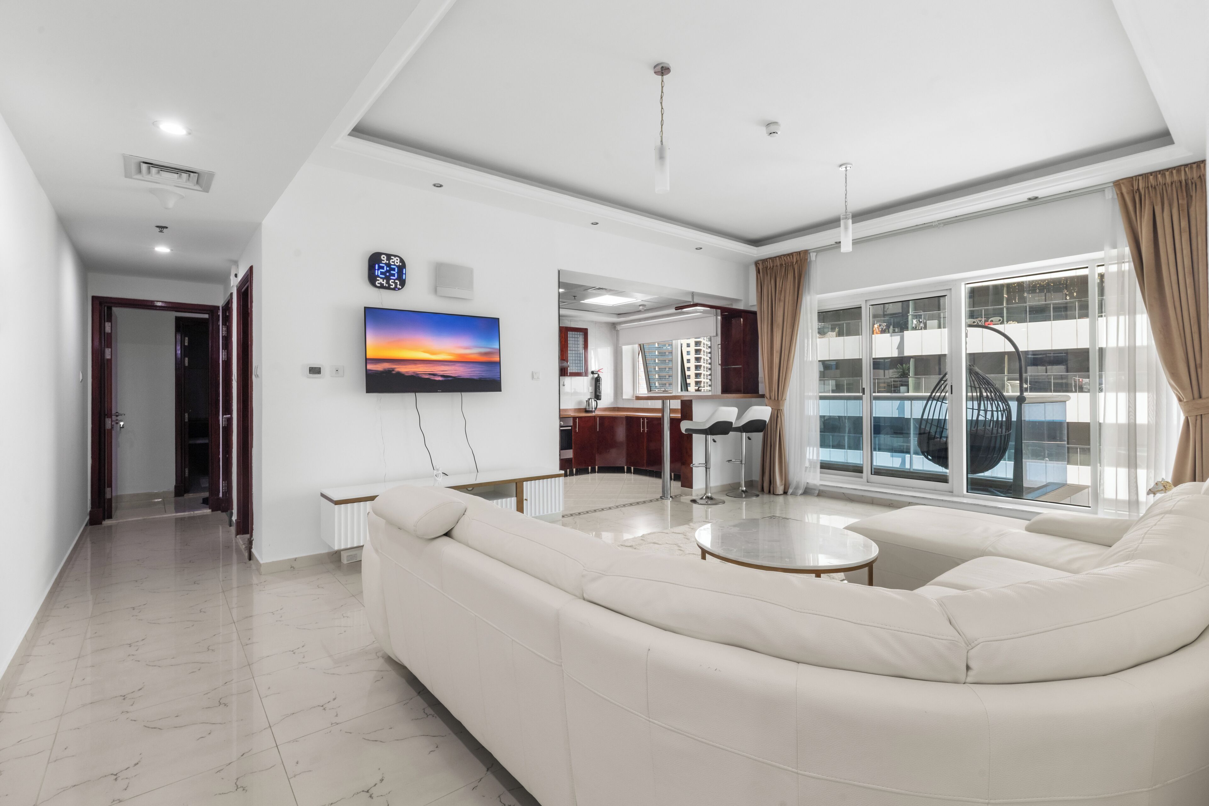 Comfort-Apartment, 1 Schlafzimmer, Stadtblick | Wohnzimmer | Flachbildfernseher