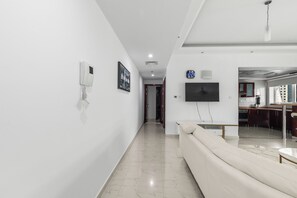 Departamento Confort, 1 habitación, vista a la ciudad | Área de sala de estar | Televisión de pantalla plana