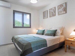 1 bedroom, travel crib, WiFi, bed sheets