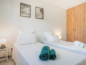 2 bedrooms, travel cot, WiFi, bed sheets - Apartment Les Yoles with a terrace and views of Marie-Galante and Petite Terre (Saint-François)