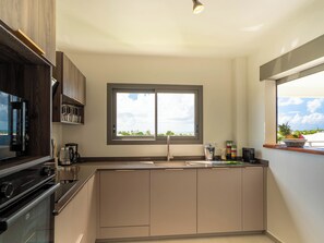 Refrigerador, microondas, horno y lavavajillas 