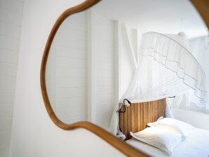 3 bedrooms, travel crib, WiFi, bed sheets
