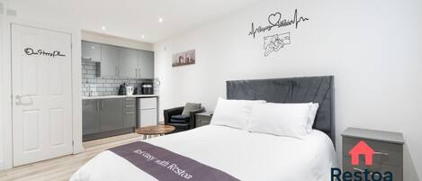 1 bedroom, desk, iron/ironing board, WiFi