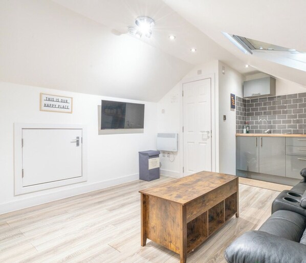 TV - Modern self-contained studio steps from Kelham Island (Sheffield)