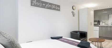 1 bedroom, desk, iron/ironing board, WiFi