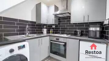 Microwave, cookware/dishes/utensils