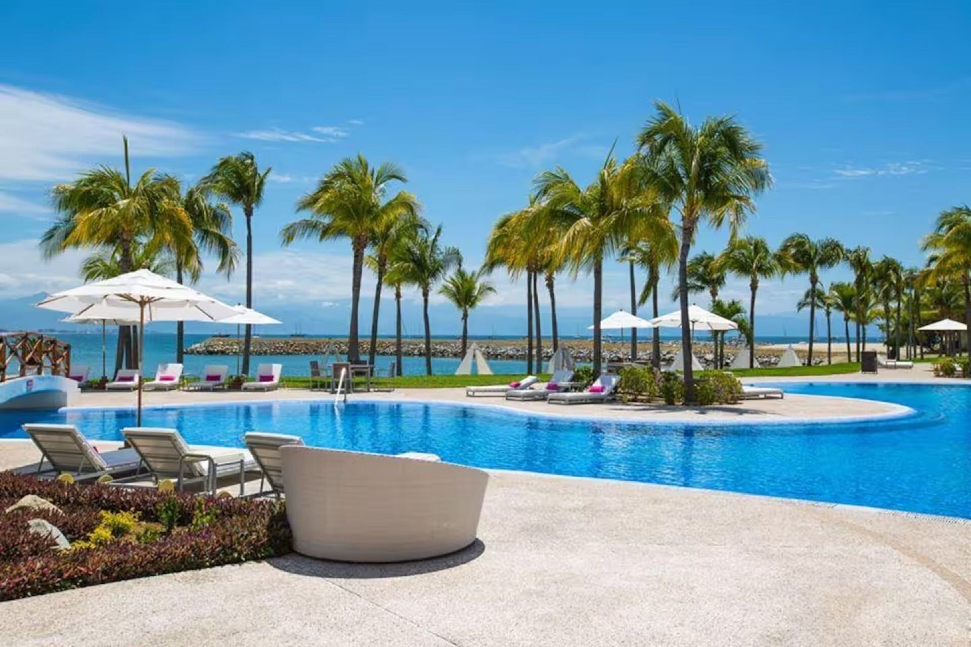 3 piscinas al aire libre, camas de piscina gratis