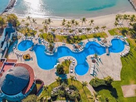 3 piscinas al aire libre, camas de piscina gratis