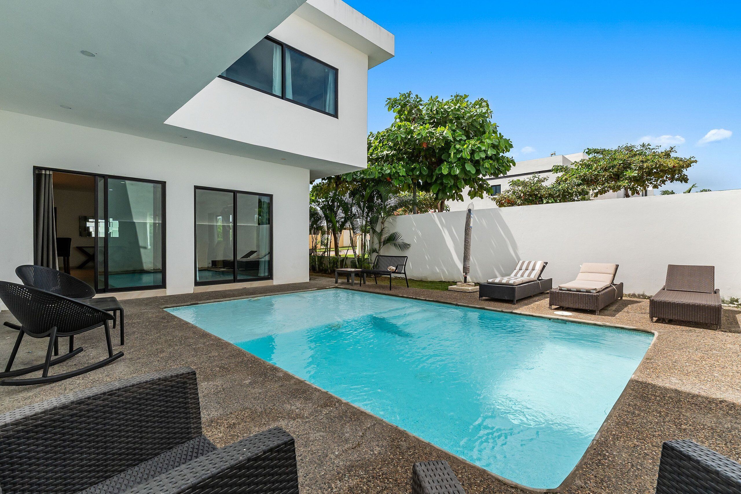 Luxury Villa | Pool | 3 outdoor pools, free cabanas, sun loungers