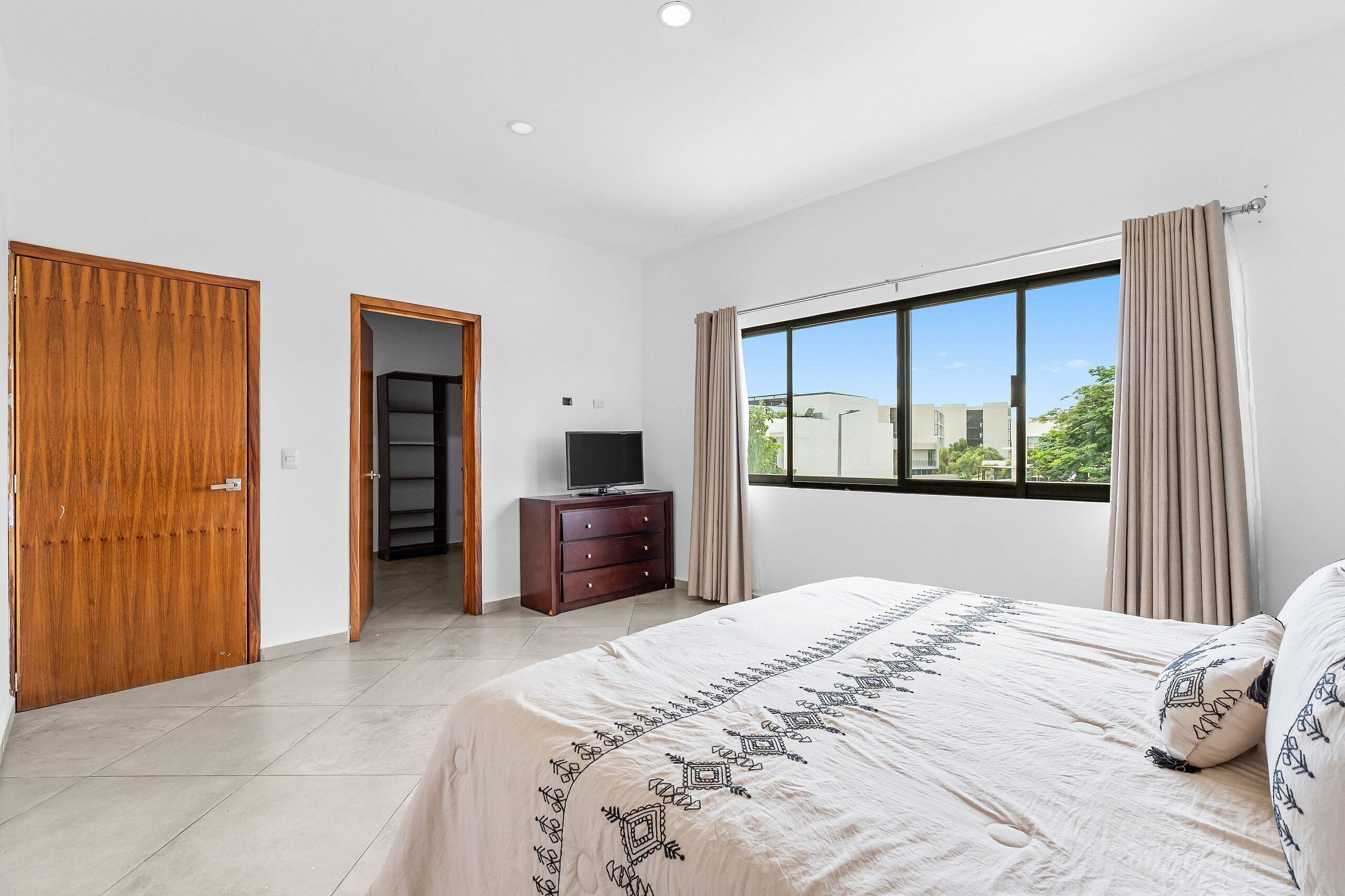 Luxury Villa | Premium bedding, desk, laptop workspace, blackout drapes