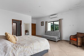 Ropa de cama de alta calidad y escritorio 