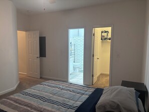 3 bedrooms, desk, free WiFi, bed sheets