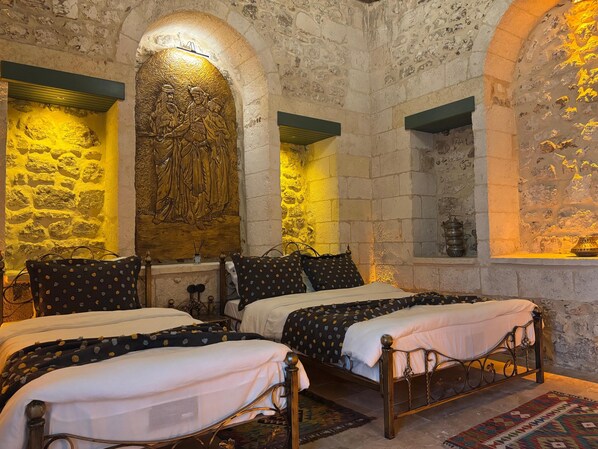 Deluxe Triple Room, Courtyard View