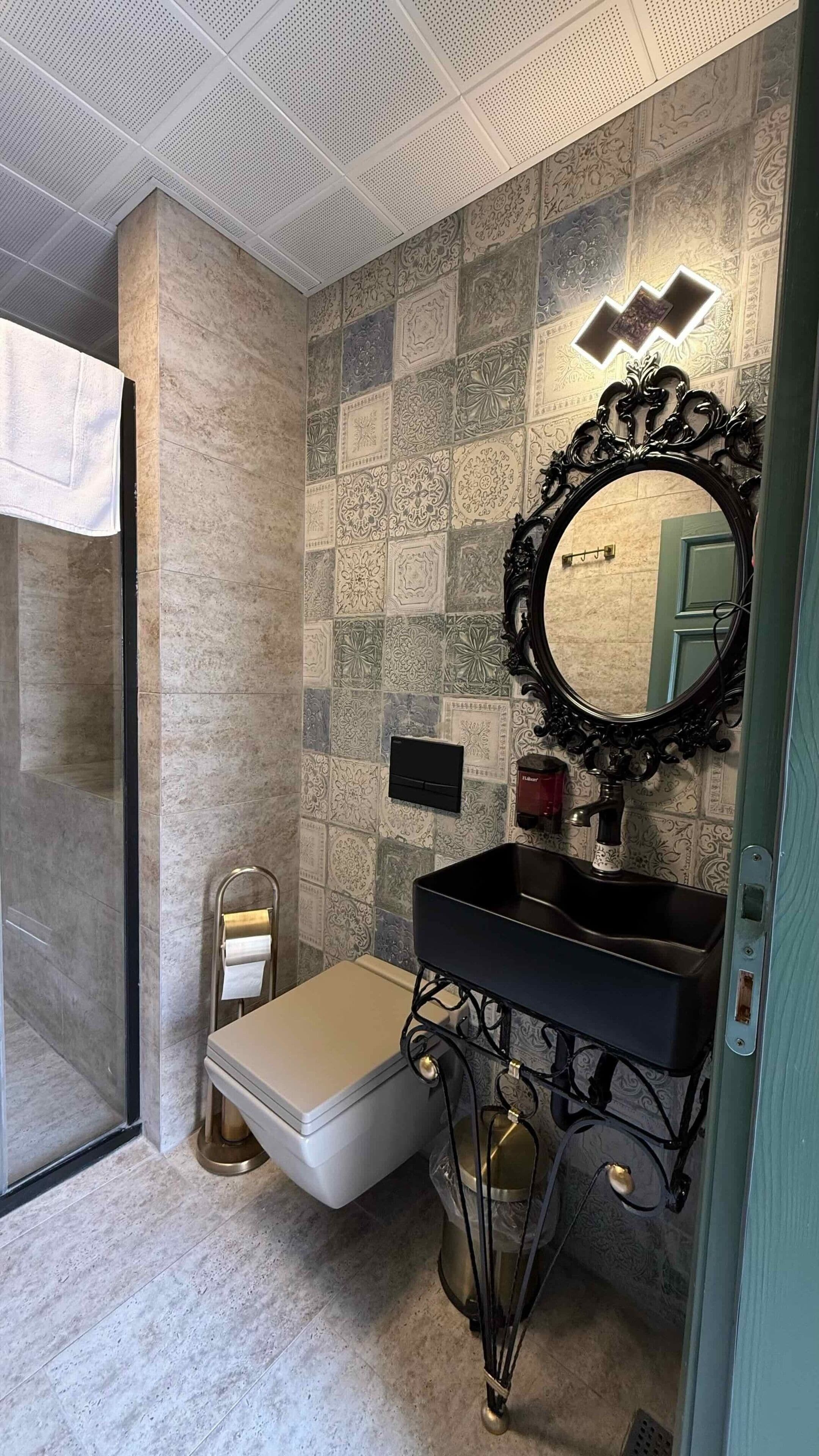 Standard Triple Room | Bathroom | Shower, hair dryer, towels, soap