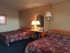 基础双人房 | 办公桌、笔记本电脑工作区、免费 WiFi