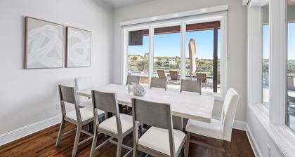 The Good Life- pool, hot tub and Lakefront!