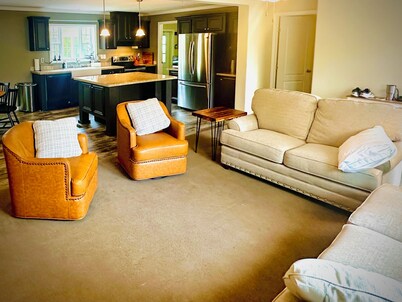 Clearwater Chalet: Chic 3BR Oasis by Lake & UTV Thrills!