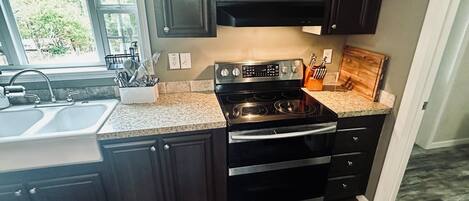 KĂŒhlschrank, Mikrowelle, Ofen, Herdplatte