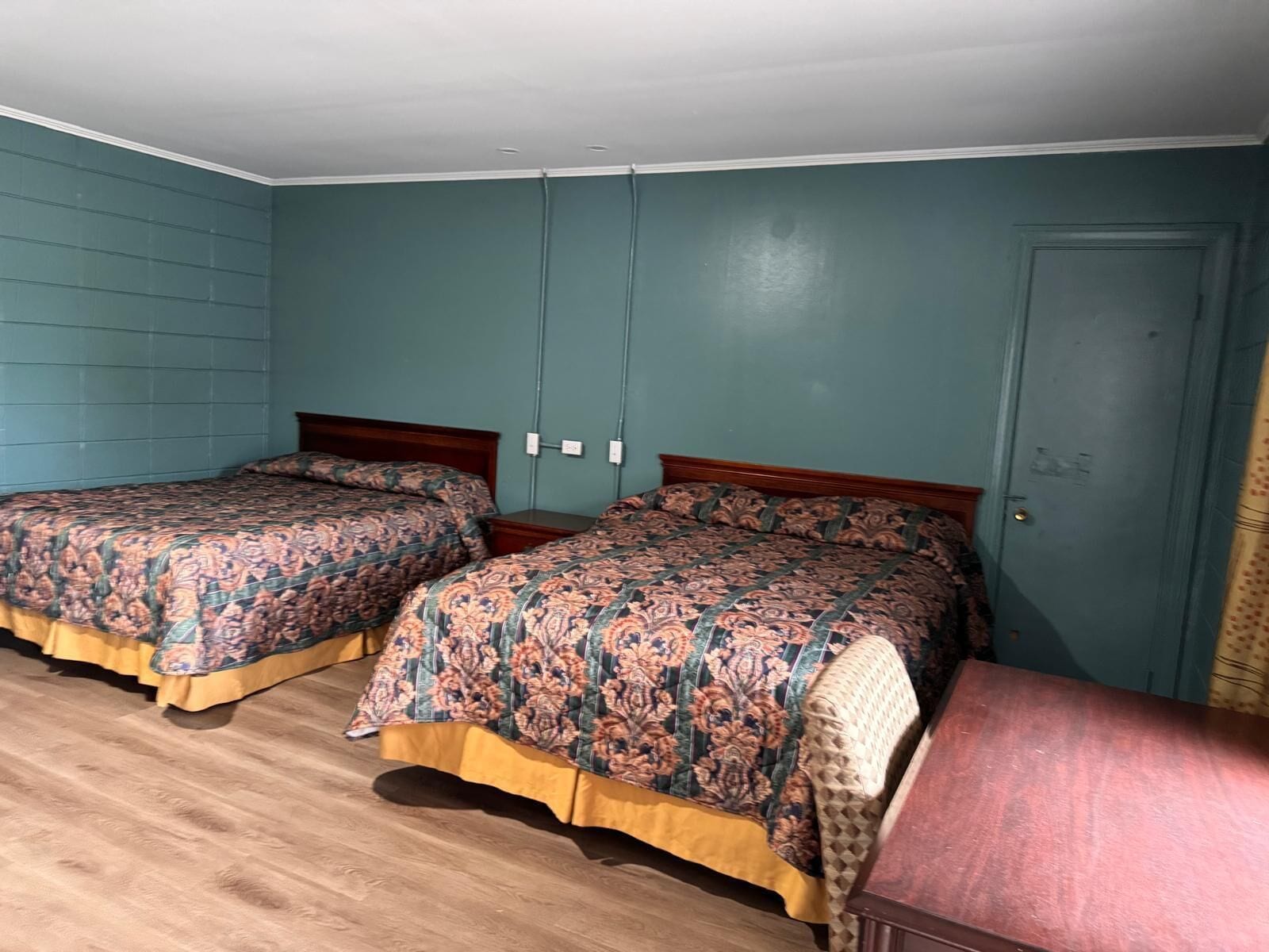 Rom, 2 queensize-senger, ikke-røyk | Skrivebord, wi-fi (inkludert) og sengetøy