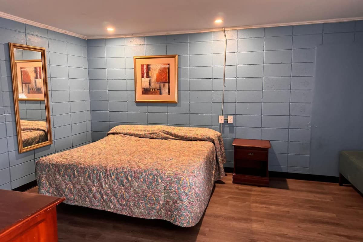 Kamar, 1 Tempat Tidur King, Boleh Merokok | Meja kerja, Wi-Fi gratis, dan seprai linen