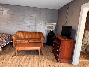 Rum - 2 queensize-sängar - icke-rökare | Skrivbord, gratis wi-fi och sängkläder