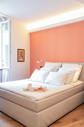 1 slaapkamer, een kluis op de kamer, een strijkplank/strijkijzer