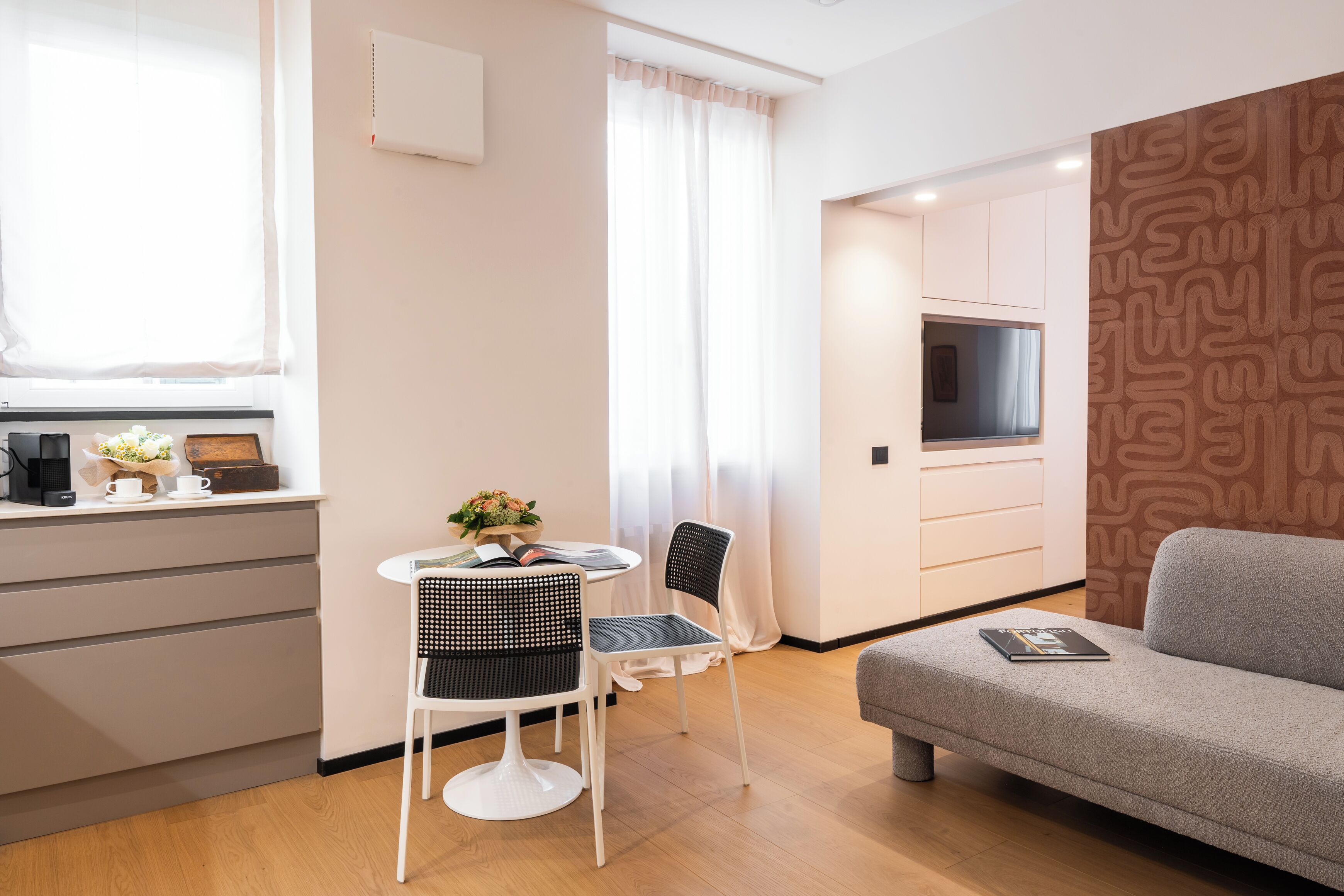 Smart-tv, boeken en een stereo