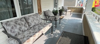 2 minute drive to the beach- Hearth&Bay 2-bedroom house with AC in Dalhousie