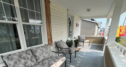 2 minute drive to the beach- Hearth&Bay 2-bedroom house with AC in Dalhousie