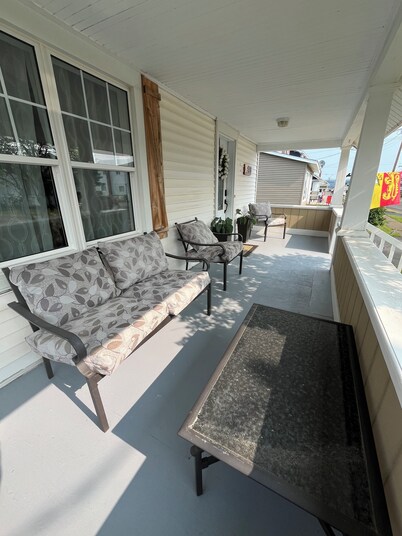 2 minute drive to the beach- Hearth&Bay 2-bedroom house with AC in Dalhousie