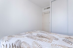熨斗/熨衫板、Wi-Fi、床單