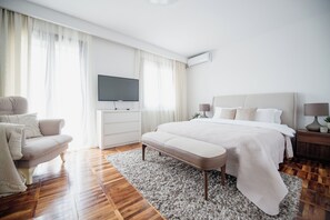 3 bedrooms, iron/ironing board, WiFi, bed sheets